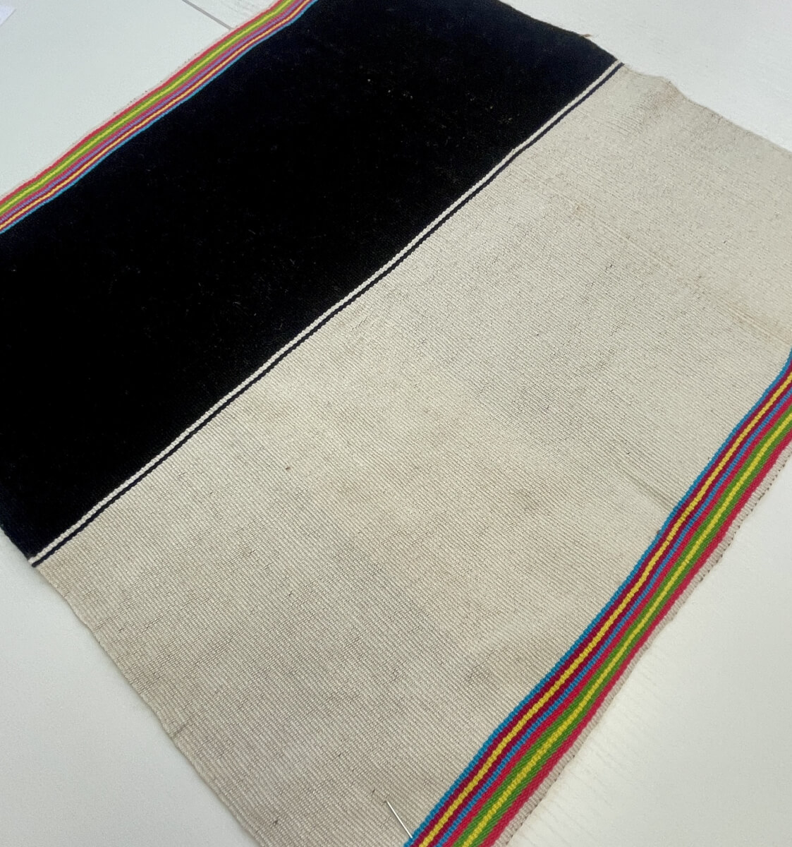 Large Unkuna Cloth of 2 Colors - Image 2