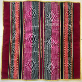 Bright Lliklla/Mestana with Large Chili Motif